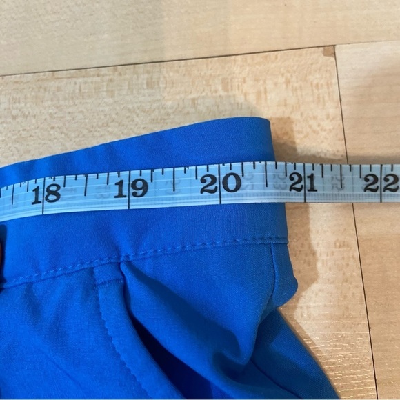 🛍️3/$30 Adidas women’s blue lightweight shorts in size 40 - Picture 8 of 11